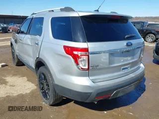 2011 Ford Explorer XLT with VIN 1FMHK8D85BGA11352, listed as a IAAI auction lot 41583934 with 238,362 mi miles and . Bid and sale history available at carsss.com. Image 3.