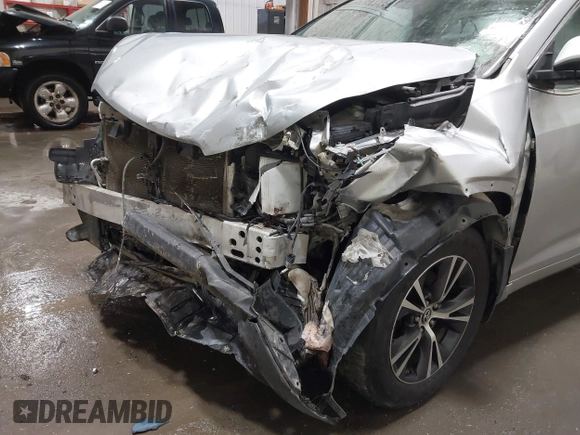 2018 Toyota Highlander LE with VIN 5TDBZRFH6JS849712, listed as a IAAI auction lot 41369832 with 70,482 mi miles and . Bid and sale history available at DreamBid. Image 6.