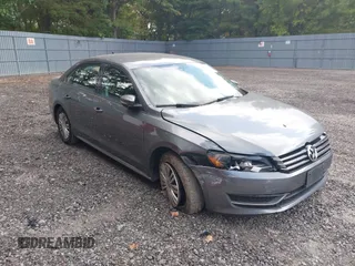 2015 Volkswagen Passat Limited Edition Edition z VIN 1VWAT7A39FC094736, wystawiony jako IAAI lot #40483449 z przebiegiem 97 449 mil mil oraz . Historia ofert i sprzedaży dostępna na DreamBid. Obrazek 1.