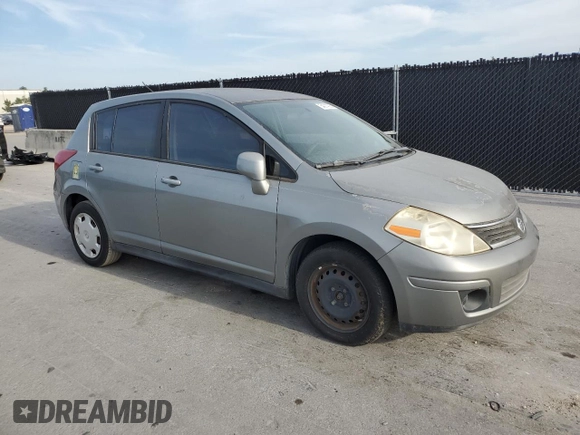 2009 Nissan Versa SL z VIN 3N1BC13E39L482799, wystawiony jako Copart lot #54014035 z przebiegiem 139 248 mil mil oraz Czysty tytuł • Clean title. Historia ofert i sprzedaży dostępna na DreamBid. Obrazek 4.