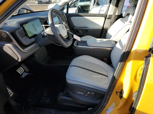 2023 Rivian R1S Adventure z VIN 7PDSGABA1PN009442, wystawiony jako Copart lot #45375605 z przebiegiem 28 047 mil mil oraz Szkody całkowita. Historia ofert i sprzedaży dostępna na DreamBid. Obrazek 7.