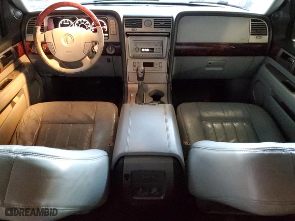 2004 Lincoln Navigator Luxury with VIN 5LMFU28R74LJ12806, listed as a Copart auction lot 87106154 with 189,777 mi miles and Clean Title. Bid and sale history available at carsss.com. Image 8.