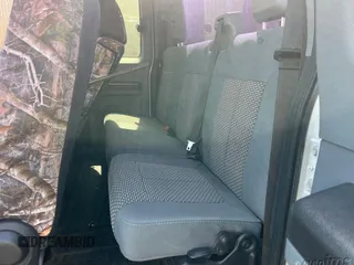 2015 Ford F-250 XLT z VIN 1FT7X2B63FEA53701, wystawiony jako IAAI lot #42427944 z przebiegiem 229 619 mil mil oraz . Historia ofert i sprzedaży dostępna na DreamBid. Obrazek 1.