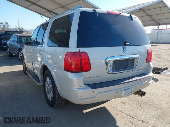 2004 Lincoln Navigator Luxury z VIN 5LMFU27R04LJ40304, wystawiony jako IAAI lot #42212537 z przebiegiem 157 014 mil mil oraz . Historia ofert i sprzedaży dostępna na DreamBid. Obrazek 3.