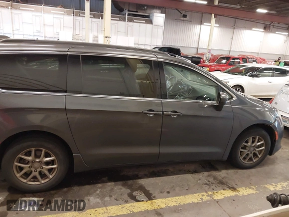 2020 Chrysler Voyager LXi z VIN 2C4RC1DG3LR151663, wystawiony jako IAAI lot #41817756 z przebiegiem 119 517 mil mil oraz . Historia ofert i sprzedaży dostępna na DreamBid. Obrazek 13.