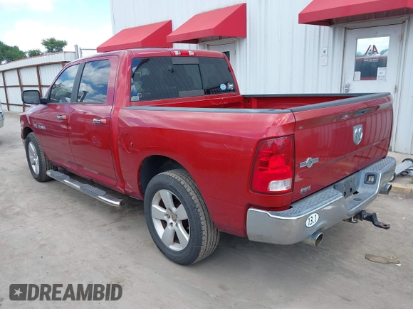 2009 Dodge 1500 SLT z VIN 1D3HB13TX9S733173, wystawiony jako IAAI lot #42227371 z przebiegiem 213 553 mil mil oraz . Historia ofert i sprzedaży dostępna na DreamBid. Obrazek 3.