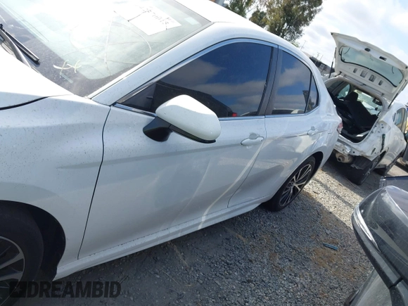 2020 Toyota Camry SE z VIN 4T1G11AK3LU312906, wystawiony jako IAAI lot #42370015 z przebiegiem 67 382 mil mil oraz . Historia ofert i sprzedaży dostępna na DreamBid. Obrazek 15.