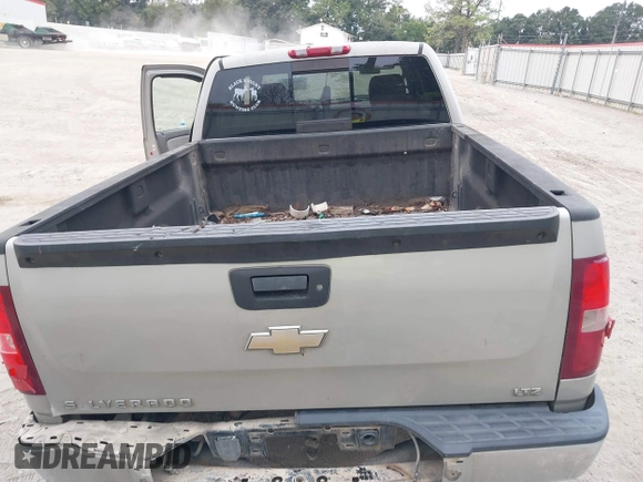 2008 Chevrolet Silverado 1500 1LT with VIN 1GCEC19J68Z269710, listed as a IAAI auction lot 40515761 with 241,686 mi miles and . Bid and sale history available at DreamBid. Image 8.
