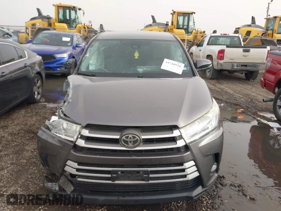 2018 Toyota Highlander LE with VIN 5TDZZRFH0JS249069, listed as a IAAI auction lot 41710956 with 83,598 mi miles and . Bid and sale history available at DreamBid. Image 12.