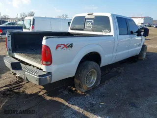2015 Ford Super Duty F-250 SRW Lariat with VIN 1FT7W2BTXFEA32630, listed as a IAAI auction lot 41190496 with 204,328 mi miles. Bid and sale history available at carsss.com. Image 4.