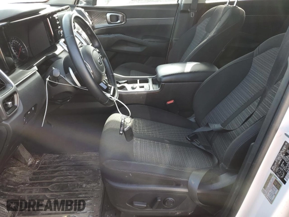 2021 Kia Sorento X-Line z VIN 5XYRGDLF8MG038912, wystawiony jako Copart lot #46582275 z przebiegiem 130 794 mil mil oraz Szkoda całkowita • Salvage title. Historia ofert i sprzedaży dostępna na DreamBid. Obrazek 7.