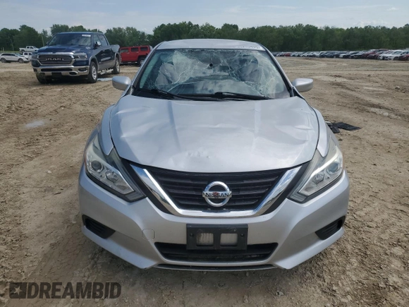 2017 Nissan Altima SR z VIN 1N4AL3AP1HN303995, wystawiony jako Copart lot #56240495 z przebiegiem 183 186 mil mil oraz Szkoda całkowita • Salvage title. Historia ofert i sprzedaży dostępna na DreamBid. Obrazek 5.