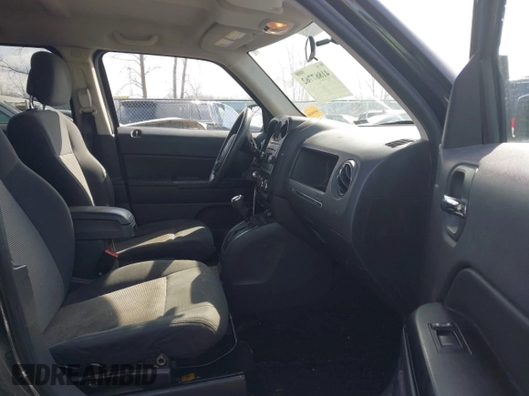 2011 Jeep Patriot Latitude z VIN 1J4NT1GB1BD171145, wystawiony jako IAAI lot #41867762 z przebiegiem 155 296 mil mil oraz . Historia ofert i sprzedaży dostępna na DreamBid. Obrazek 5.