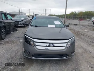 2010 Ford Fusion Hybrid z VIN 3FADP0L31AR326917, wystawiony jako IAAI lot #41938486 z przebiegiem 132 845 mil mil oraz . Historia ofert i sprzedaży dostępna na DreamBid. Obrazek 12.