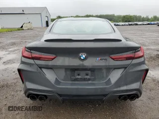 2020 BMW M8 z VIN WBSAE0C07LCD25423, wystawiony jako Copart lot #58272065 z przebiegiem 102 346 mil mil oraz Czysty tytuł • Clean title. Historia ofert i sprzedaży dostępna na DreamBid. Obrazek 6.