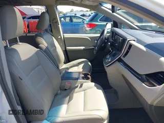 2017 Toyota Sienna XLE z VIN 5TDDZ3DC5HS162857, wystawiony jako IAAI lot #42054307 z przebiegiem 85 451 mil mil oraz . Historia ofert i sprzedaży dostępna na DreamBid. Obrazek 5.