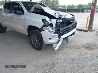 2023 Chevrolet Colorado 4WD LT z VIN 1GCPTCEK0P1221796, wystawiony jako IAAI lot #42076600 z przebiegiem 23 262 mil mil oraz . Historia ofert i sprzedaży dostępna na DreamBid. Obrazek 17.