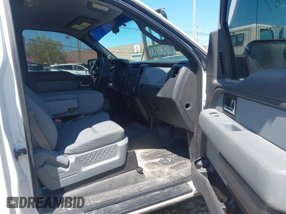 2013 Ford F-150 XL z VIN 1FTMF1CF7DFB08267, wystawiony jako IAAI lot #42229975 z przebiegiem 111 300 mil mil oraz . Historia ofert i sprzedaży dostępna na DreamBid. Obrazek 5.