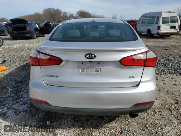 2016 Kia Forte EX z VIN KNAFX4A87G5528162, wystawiony jako Copart lot #49631115 z przebiegiem 134 796 mil mil oraz Szkoda całkowita • Salvage title. Historia ofert i sprzedaży dostępna na DreamBid. Obrazek 6.