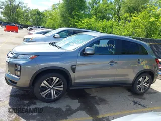2022 Mitsubishi Outlander ES z VIN JA4ARUAU2NU019775, wystawiony jako IAAI lot #42187972 z przebiegiem 27 639 mil mil oraz . Historia ofert i sprzedaży dostępna na DreamBid. Obrazek 14.
