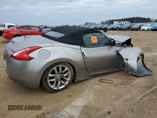 2010 Nissan 370Z z VIN JN1AZ4FH0AM301315, wystawiony jako Copart lot #86204894 z przebiegiem Nie podano mil oraz Szkody całkowita. Historia ofert i sprzedaży dostępna na DreamBid. Obrazek 3.