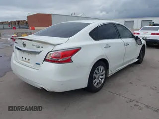 2014 Nissan Altima S with VIN 1N4AL3AP9EN260017, listed as a IAAI auction lot 41909306 with 288,257 mi miles and . Bid and sale history available at DreamBid. Image 4.