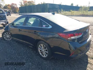 2019 Hyundai Sonata SE with VIN 5NPE24AF8KH755123, listed as a IAAI auction lot 40611551 with Not Provided miles and . Bid and sale history available at carsss.com. Image 3.