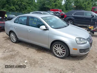2006 Volkswagen Jetta GLI Turbo z VIN 3VWXJ71K06M728828, wystawiony jako IAAI lot #42477114 z przebiegiem 95 238 mil mil oraz . Historia ofert i sprzedaży dostępna na DreamBid. Obrazek 1.