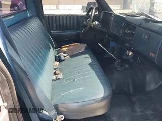 1987 GMC Sonoma with VIN 1GTBS14E2H8501760, listed as a IAAI auction lot 41852033 with 175,529 mi miles and . Bid and sale history available at DreamBid. Image 5.