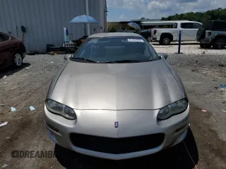 2002 Chevrolet Camaro z VIN 2G1FP22KX22155567, wystawiony jako Copart lot #61451035 z przebiegiem 192 985 mil mil oraz Czysty tytuł • Clean title. Historia ofert i sprzedaży dostępna na DreamBid. Obrazek 5.