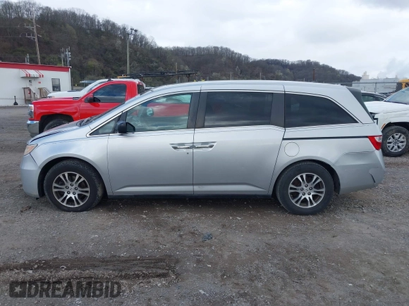 2011 Honda Odyssey EX-L with VIN 5FNRL5H60BB012206, listed as a IAAI auction lot 41982987 with 220,913 mi miles and . Bid and sale history available at carsss.com. Image 14.