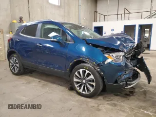 2020 Buick Encore Essence z VIN KL4CJGSB9LB033504, wystawiony jako Copart lot #43911325 z przebiegiem 62 471 mil mil oraz Szkody całkowita. Historia ofert i sprzedaży dostępna na DreamBid. Obrazek 4.