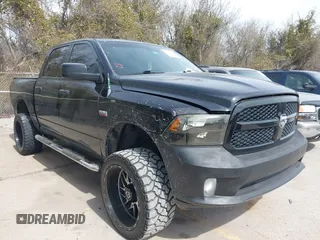 2013 Ram 1500 Express z VIN 1C6RR6KT6DS655241, wystawiony jako IAAI lot #41738255 z przebiegiem 135 309 mil mil oraz . Historia ofert i sprzedaży dostępna na DreamBid. Obrazek 1.