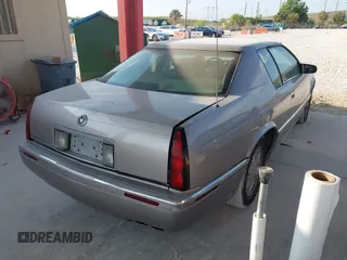 1997 Cadillac Eldorado ESC z VIN 1G6EL12YXVU619553, wystawiony jako IAAI lot #42324158 z przebiegiem 121 311 mil mil oraz . Historia ofert i sprzedaży dostępna na DreamBid. Obrazek 4.