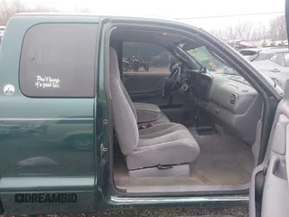 2000 Dodge Dakota SLT with VIN 1B7GG22X3YS508480, listed as a IAAI auction lot 41900645 with 105,652 mi miles and . Bid and sale history available at carsss.com. Image 5.