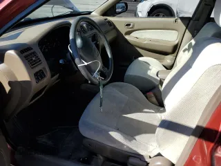 1998 Mazda Protege DX z VIN JM1BC1411W0198007, wystawiony jako Copart lot #46941185 z przebiegiem 101 696 mil mil oraz Szkoda całkowita • Salvage title. Historia ofert i sprzedaży dostępna na DreamBid. Obrazek 7.