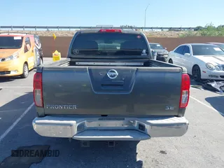 2006 Nissan Frontier SE z VIN 1N6AD07U16C452948, wystawiony jako IAAI lot #42376966 z przebiegiem 228 540 mil mil oraz . Historia ofert i sprzedaży dostępna na DreamBid. Obrazek 16.