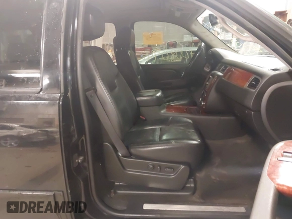 2008 Chevrolet Suburban LT w/3LT with VIN 1GNFK16388J153783, listed as a IAAI auction lot 42080742 with 301,158 mi miles. Bid and sale history available at carsss.com. Image 5.
