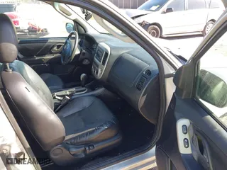 2006 Ford Escape Limited with VIN 1FMCU94156KB98012, listed as a IAAI auction lot 41805404 with 189,197 mi miles. Bid and sale history available at carsss.com. Image 5.