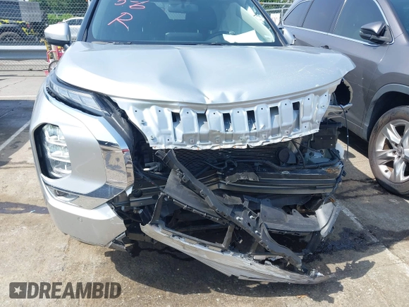 2024 Mitsubishi Outlander SE z VIN JA4J3VA83RZ027953, wystawiony jako IAAI lot #42280038 z przebiegiem 32 733 mil mil oraz . Historia ofert i sprzedaży dostępna na DreamBid. Obrazek 6.