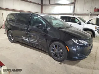 2020 Chrysler Pacifica Touring with VIN 2C4RC1FG1LR287366, listed as a Copart auction lot 88038175 with 106,686 mi miles and Salvage Title. Bid and sale history available at carsss.com. Image 4.