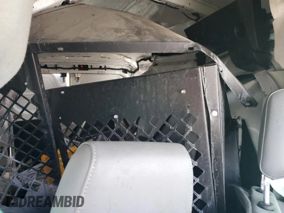 2018 Ford Transit z VIN 1FTYR1ZM3JKA37330, wystawiony jako Copart lot #72782594 z przebiegiem Nie podano mil oraz Szkoda całkowita • Salvage title. Historia ofert i sprzedaży dostępna na DreamBid. Obrazek 10.