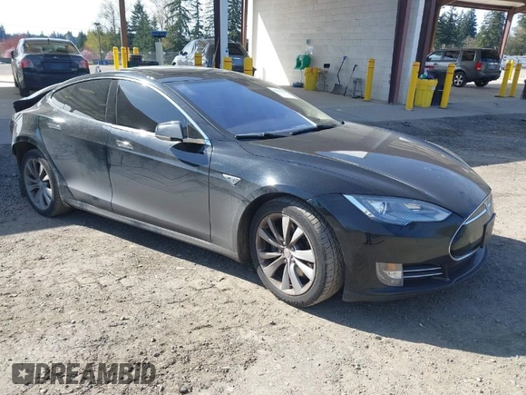 2014 Tesla Model S 60 z VIN 5YJSA1H19EFP45024, wystawiony jako IAAI lot #41960222 z przebiegiem 108 573 mil mil oraz . Historia ofert i sprzedaży dostępna na DreamBid. Obrazek 1.