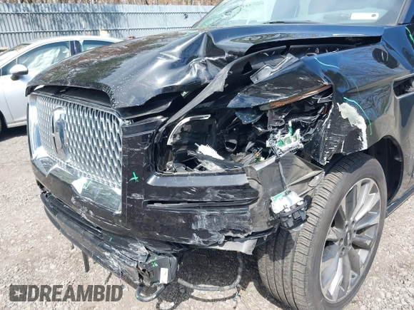 2020 Lincoln Navigator Reserve z VIN 5LMJJ3LT7LEL04385, wystawiony jako IAAI lot #41821516 z przebiegiem 126 087 mil mil oraz . Historia ofert i sprzedaży dostępna na DreamBid. Obrazek 6.