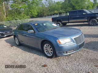 2011 Chrysler 300 Limited z VIN 2C3CA5CG8BH585722, wystawiony jako IAAI lot #42254514 z przebiegiem 187 049 mil mil oraz . Historia ofert i sprzedaży dostępna na DreamBid. Obrazek 1.