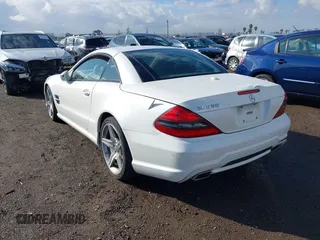 2011 Mercedes-Benz SL 550 z VIN WDBSK7BA8BF163043, wystawiony jako IAAI lot #41421075 z przebiegiem 36 875 mil mil oraz . Historia ofert i sprzedaży dostępna na DreamBid. Obrazek 3.