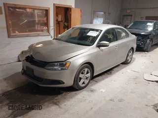 2014 Volkswagen Jetta TDI w/Premium с VIN 3VW3L7AJ6EM237033, выставлен на аукционе IAAI как лот 41482020 с пробегом 134 990 миль миль и . История ставок и продаж доступна на DreamBid. Изображение 17.