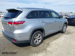 2014 Toyota Highlander XLE with VIN 5TDKKRFH9ES031689, listed as a IAAI auction lot 41614992 with 175,162 mi miles. Bid and sale history available at carsss.com. Image 4.