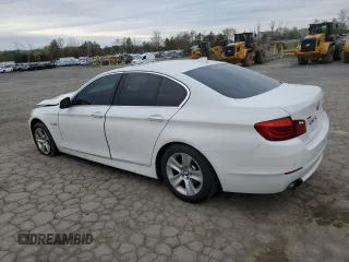 2013 BMW 5 Series 528i xDrive z VIN WBAXH5C57DD106985, wystawiony jako Copart lot #53888225 z przebiegiem 134 685 mil mil oraz Szkoda całkowita • Salvage title. Historia ofert i sprzedaży dostępna na DreamBid. Obrazek 2.