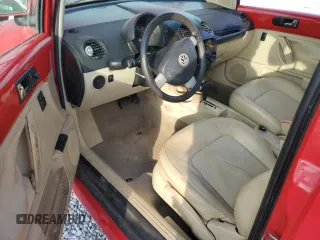 1999 Volkswagen Beetle GLS z VIN 3VWCA21C6XM459729, wystawiony jako Copart lot #88636985 z przebiegiem 63 666 mil mil oraz Czysty tytuł • Clean title. Historia ofert i sprzedaży dostępna na DreamBid. Obrazek 8.